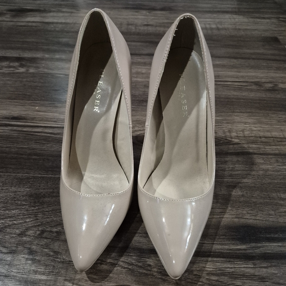 Pleaser Nude Patent pumps (LIKE NEW) - Picture 3 of 6